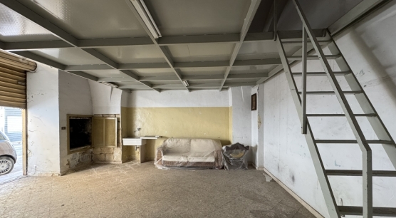 Vendesi Locale/Garage a Corato, zona p.zza Indipendenza